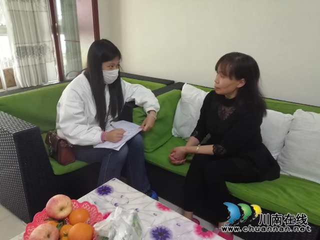 江阳区华阳街道深入城乡一体化住户家中指导记账工作