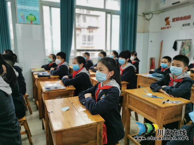 泸州十八中:今时春光常在,我们踏歌归来(图4) 泸州十八中:今时春光常在,我们踏歌归来(图4)