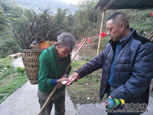 合江县先滩镇：脱贫攻坚，人大代表在行动(图3)