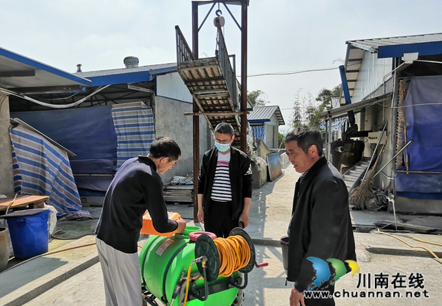 泸县潮河镇开展养殖场安全与环保检查