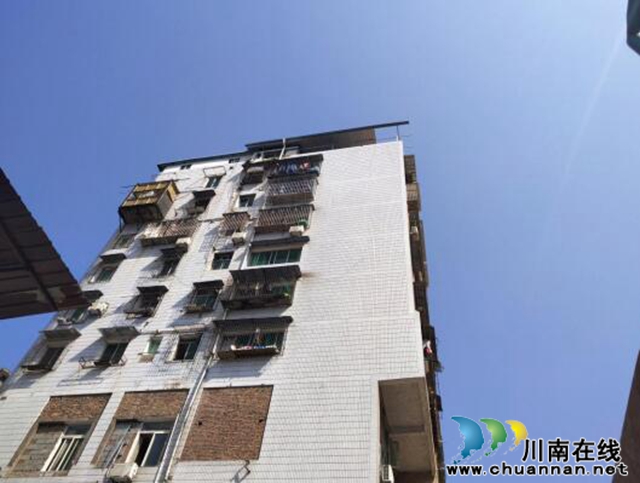 古蔺县综合行政执法局：快速出击 铁腕拆除违法建设(图2)