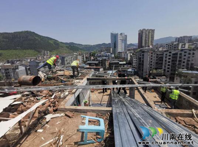 古蔺县综合行政执法局：快速出击 铁腕拆除违法建设(图6)