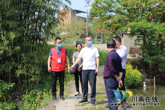 泸县玉蟾街道开展河长制整治工作