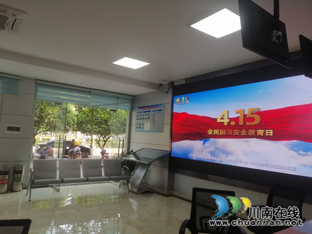 泸县玉蟾街道开展“国家安全教育日”宣传活动(图2)
