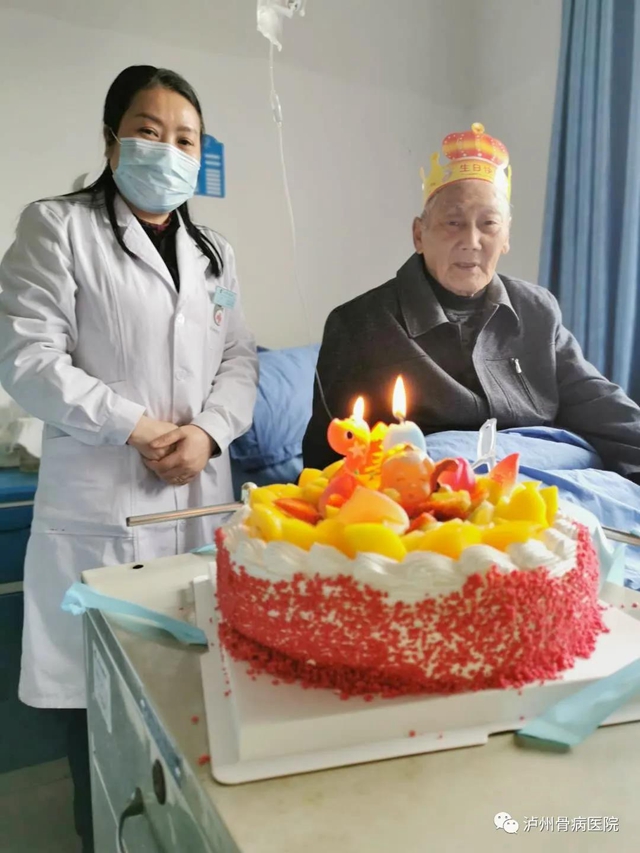泸州骨病医院：患者医院过生日 科室温情送祝福(图2)