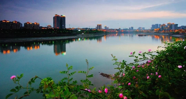 为“夜经济”升温！内江拟在甜城湖边打造“外滩”夜市