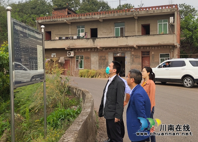 泸县潮河镇开展河长制巡查并督导河道垃圾大清理专项行动