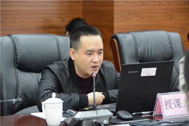 江阳法院“法官沙龙” 讨论学习新民事诉讼证据规定(图4) 江阳法院“法官沙龙” 讨论学习新民事诉讼证据规定(图4)