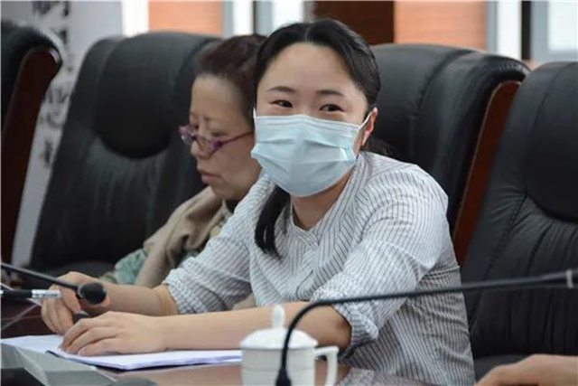 江阳法院“法官沙龙” 讨论学习新民事诉讼证据规定(图6) 江阳法院“法官沙龙” 讨论学习新民事诉讼证据规定(图6)