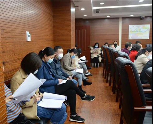 江阳法院“法官沙龙” 讨论学习新民事诉讼证据规定(图13) 江阳法院“法官沙龙” 讨论学习新民事诉讼证据规定(图13)