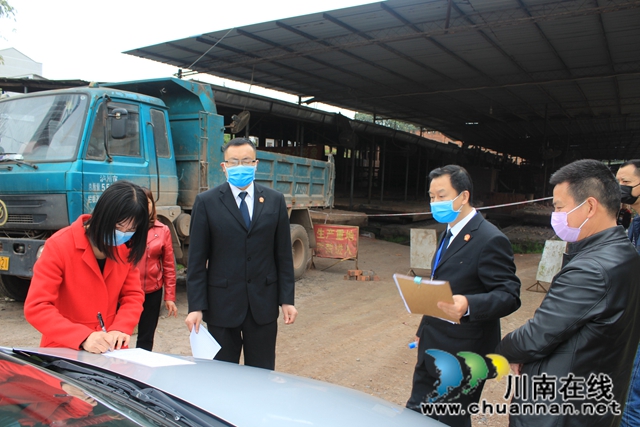 纳溪法院：变卖机器设备42万元 加快兑现农民工工资的步伐(图2)