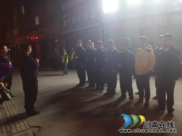 古蔺城管周末开展市容市貌专项整治行动(图4) 古蔺城管周末开展市容市貌专项整治行动(图4)