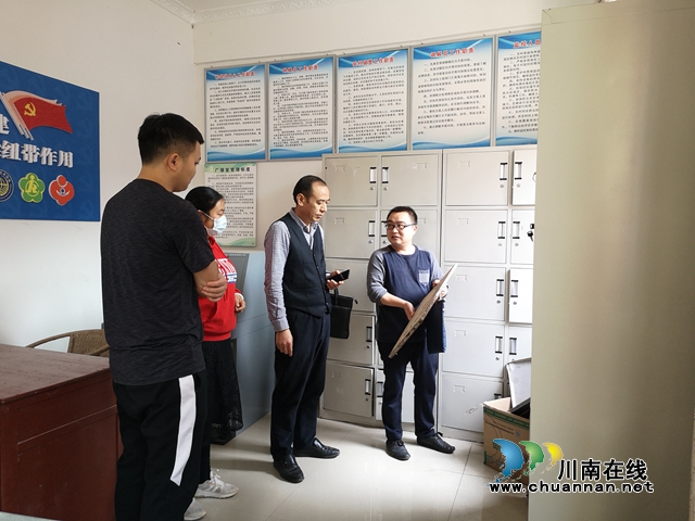 合江县档案馆进村指导档案工作(图2) 合江县档案馆进村指导档案工作(图2)