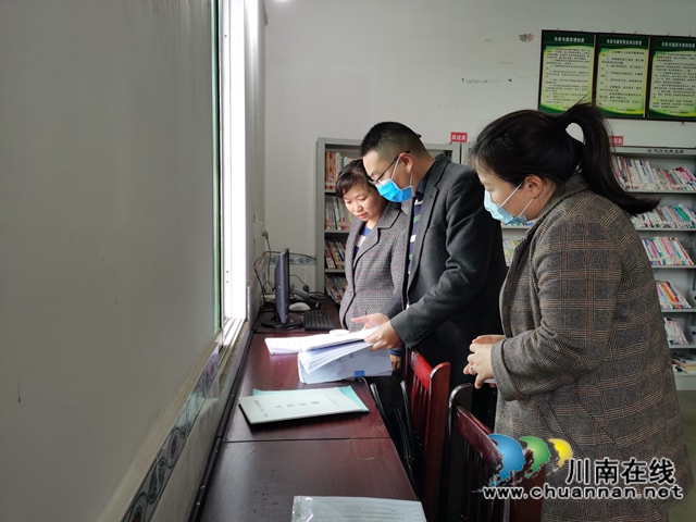 泸县县委宣传部、县文广旅局到立石镇指导贫困村文化室暨文化院坝建设