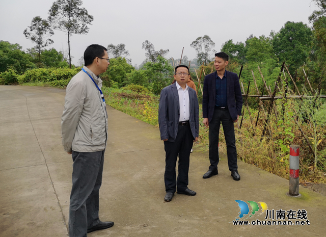 郑尚贵督导泸县立石镇大鹿溪河河长制工作