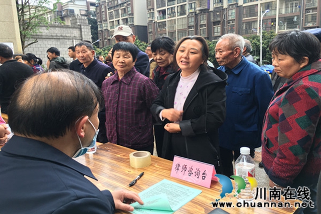 合江：送法进小区，“零距离”答疑解惑(图2)