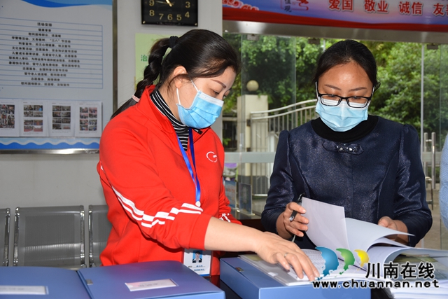 泸县县委宣传部到玉蟾街道督查幸福美丽新村（社区）文化院坝建设工作(图2)