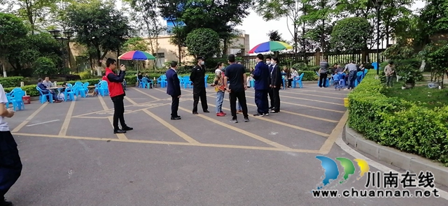 江阳区茜草街道匠心社区对辖区茶馆占道经营全面清理(图2) 江阳区茜草街道匠心社区对辖区茶馆占道经营全面清理(图2)