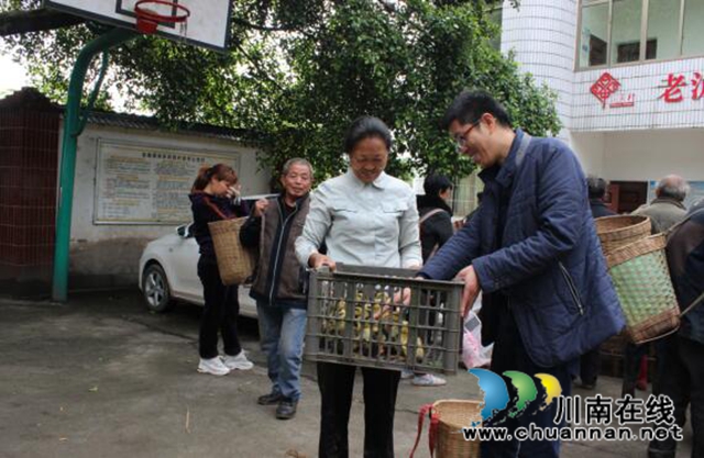 合江县人社局贴心帮扶助推脱贫攻坚(图2)