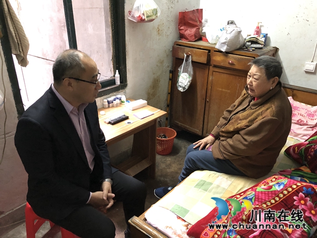 刘泽军到江阳区北城街道走访慰问受困难群众(图2) 刘泽军到江阳区北城街道走访慰问受困难群众(图2)