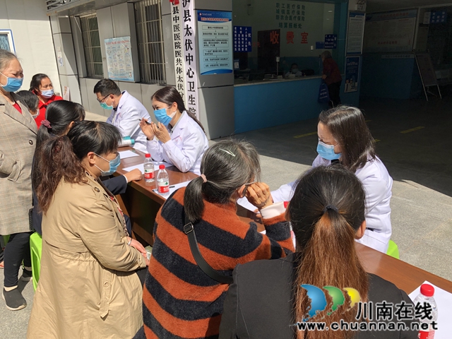 泸州市人民医院多学科专家到太伏镇举行义诊活动(图5)