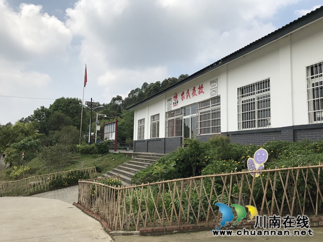昔日贫困村今日四好村 看泸县白龙塔村的靓丽新容颜(图5)