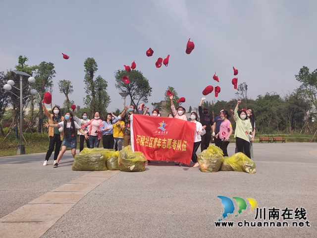 龙马潭区罗汉街道开展“与绿色相约，与环保同行”青年志愿者爱卫活动(图2)