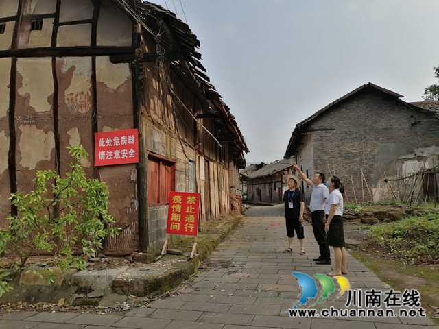 泸县玉蟾街道开展暴雨后灾情排查工作(图2)