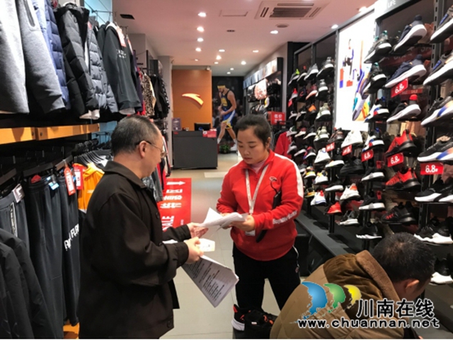 江阳区北城街道报恩塔社区开展就业创业政策宣传活动