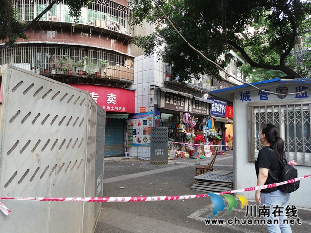 龙马潭区小市街道开展雨后排危工作