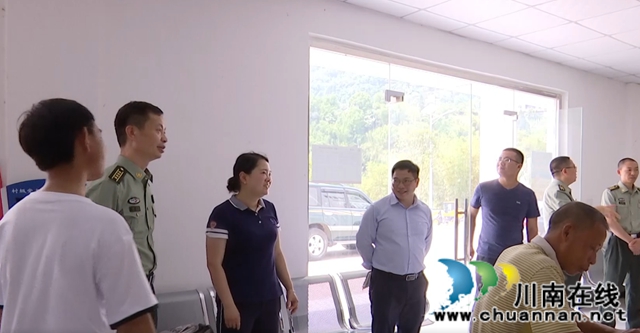 泸州军分区走访慰问合江县受疫情影响困难群众(图4) 泸州军分区走访慰问合江县受疫情影响困难群众(图4)