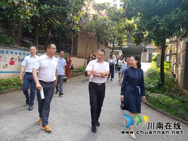 冉雷波到龙马潭区小市街道调研基层治理工作(图2) 冉雷波到龙马潭区小市街道调研基层治理工作(图2)