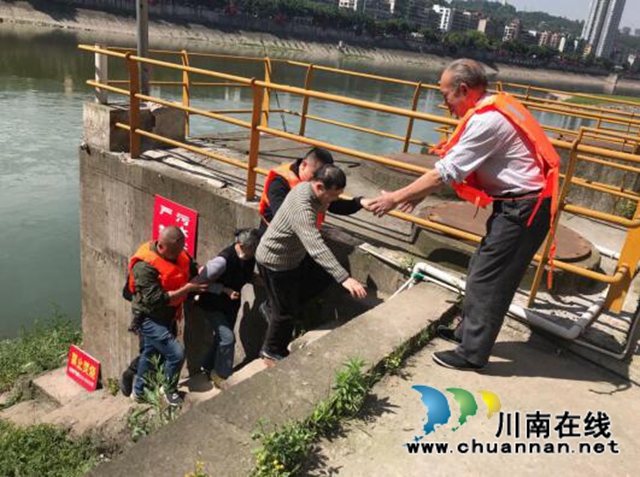 江阳区北城街道濂溪路社区组织开展防汛救灾应急演练活动(图2)