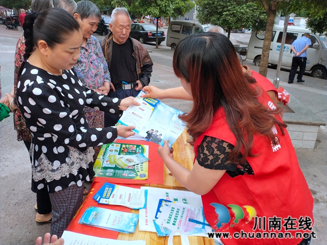 江阳区茜草街道开展防灾减灾日宣传活动