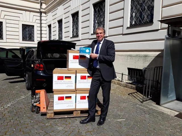 飘洋过海！4.8万只“内江造”口罩捐赠法国、德国、日本、西班牙......(图9)