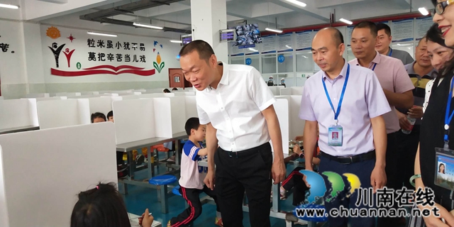 付海兵检查江阳区茜草街道辖区内学校疫情防控和食品安全工作(图2)