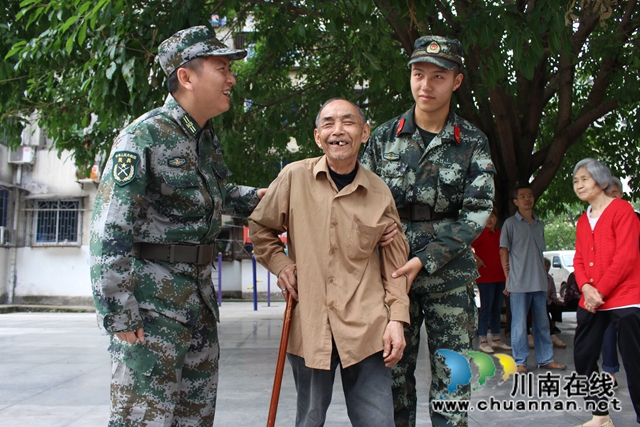 泸县玉蟾街道召开民兵调整改革点验大会(图2)