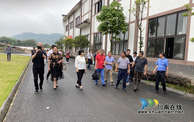 江阳区工商联:会员互访,走进酒企(图2) 江阳区工商联:会员互访,走进酒企(图2)