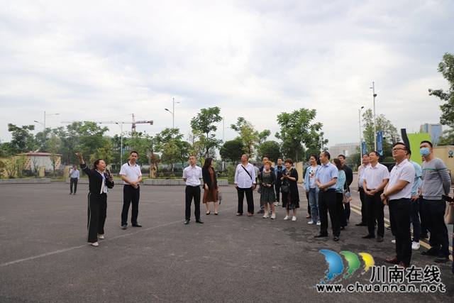 自贡富顺县邓井关街道到泸县玉蟾街道考察党群服务中心亲民化改造暨村集体经济发展工作