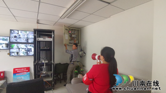 龙马潭区小市街道回龙湾社区开展防灾减灾综合应急演练活动