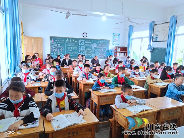 纳溪区天仙镇中心小学开展““同课异构””研培活动