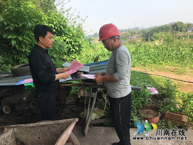 泸县开展农机购置补贴政策宣传