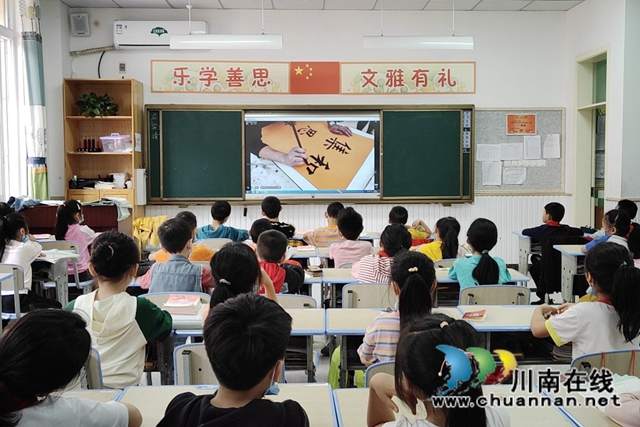 叙永县城西实验学校:师生笔尖对决,千人在线“观战”(图8) 叙永县城西实验学校:师生笔尖对决,千人在线“观战”(图8)