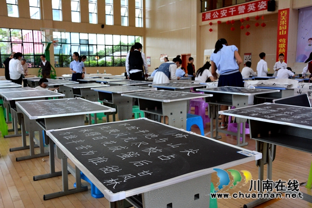 叙永县城西实验学校:师生笔尖对决,千人在线“观战”(图3) 叙永县城西实验学校:师生笔尖对决,千人在线“观战”(图3)