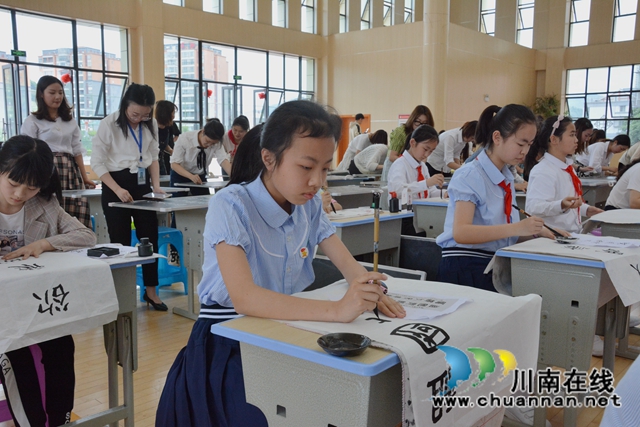 叙永县城西实验学校:师生笔尖对决,千人在线“观战”(图4) 叙永县城西实验学校:师生笔尖对决,千人在线“观战”(图4)