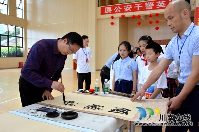 叙永县城西实验学校:师生笔尖对决,千人在线“观战”(图6) 叙永县城西实验学校:师生笔尖对决,千人在线“观战”(图6)