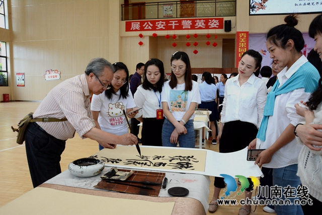 叙永县城西实验学校:师生笔尖对决,千人在线“观战”(图5) 叙永县城西实验学校:师生笔尖对决,千人在线“观战”(图5)