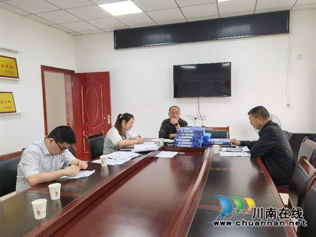 泸县市场监督管理局开展脱贫攻坚挂牌督战交叉检查(图2) 泸县市场监督管理局开展脱贫攻坚挂牌督战交叉检查(图2)