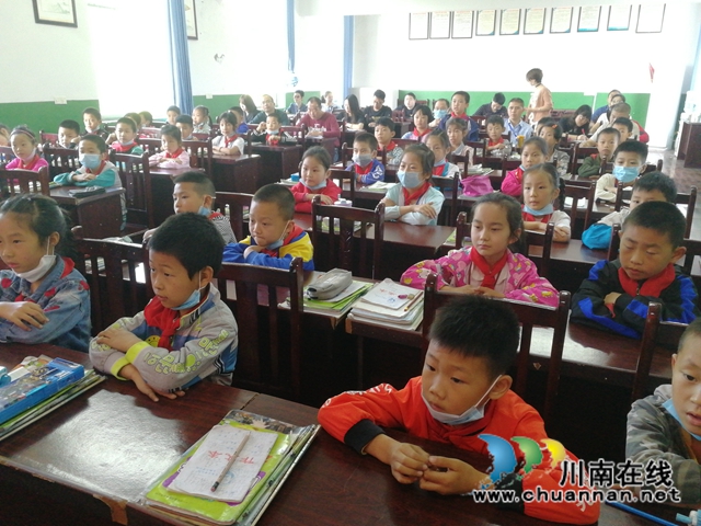 纳溪区天仙镇中心小学开展骨干教师示范引领活动(图2) 纳溪区天仙镇中心小学开展骨干教师示范引领活动(图2)