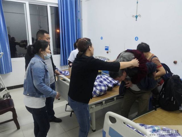 茜草街道彭湾社区关爱居民纪实